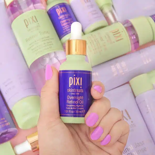 PIXI_Skintreats_OvernightRetinolOil_202.webp Pixi Overnight Retinol Oil - Image 3