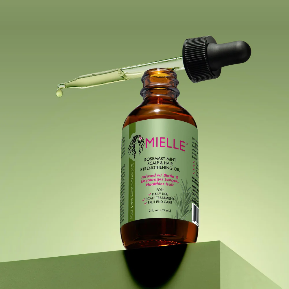 RMHairOil-Lifestyle_5000x.webp Mielle Rosemary Mint Scalp & Hair Strengthening Oil - Image 2