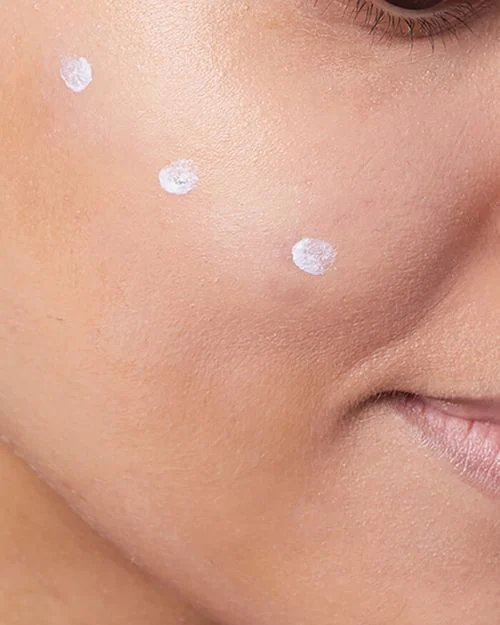 hydratingsunscreenspf50facelotion700x875_02.webp Cerave Hydrating Mineral Sunscreen SPF 50 Face Lotion - Image 4