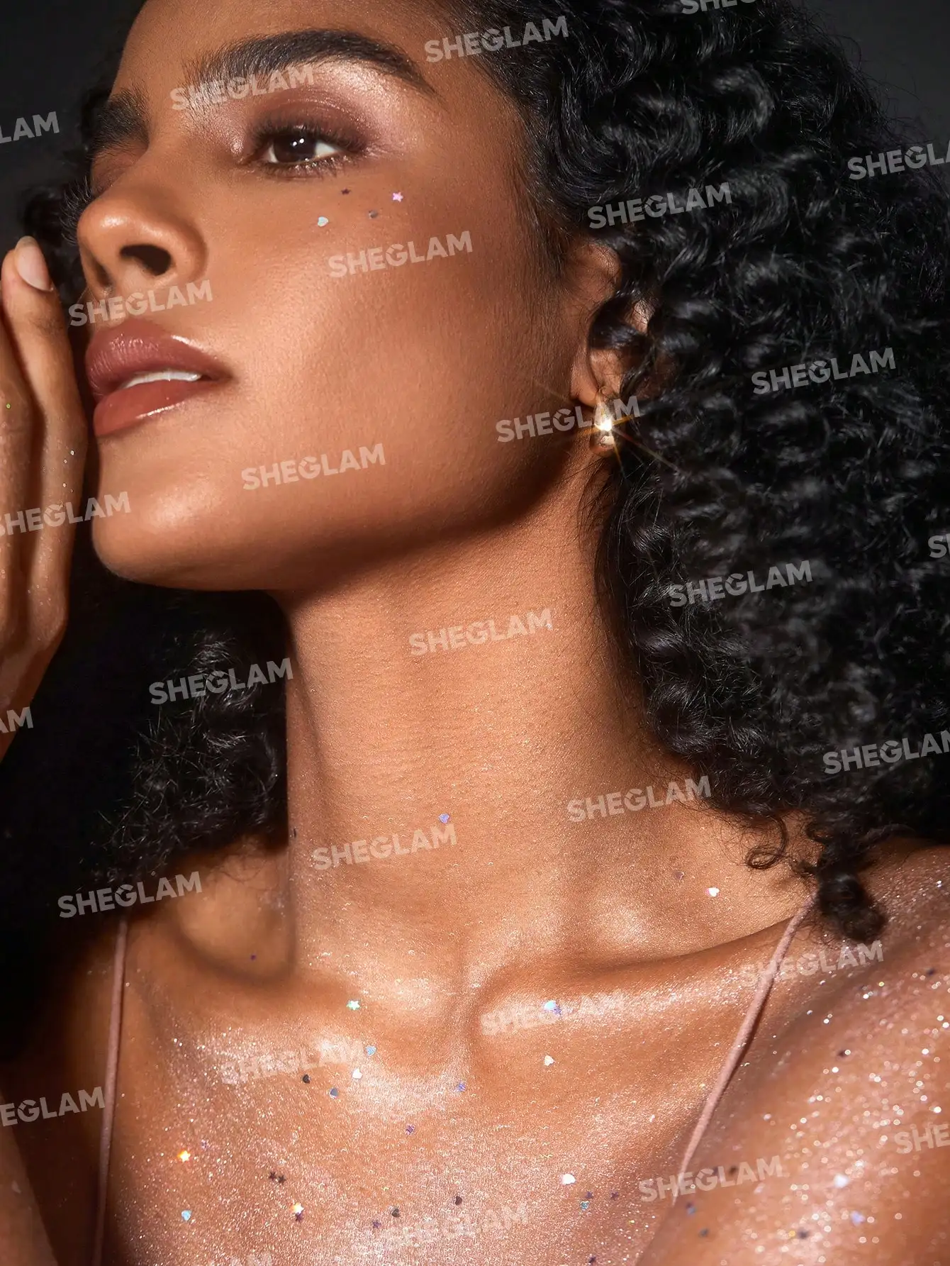 171033508354e86ba4e61077e47bb7d1a015ed5cb6 SHEGLAM Party Starter Body Highlighter Glitter Gel - Image 3